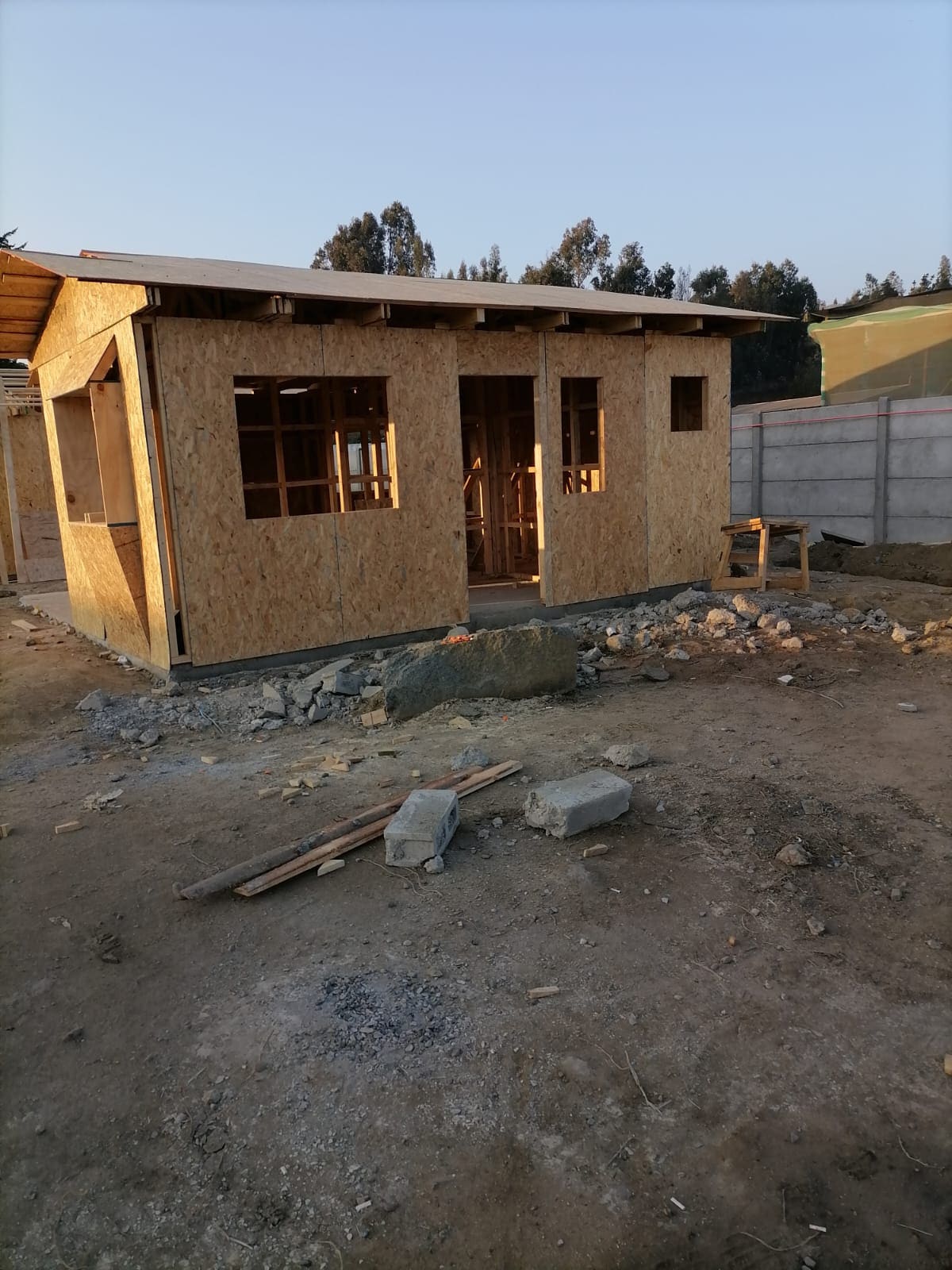 Vivienda en estructura de madera con revestimiento OSB, fase de obra gruesa